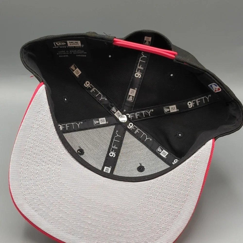New Era 9Fifty NBA Chicago Bulls Bold Font SnapBack Hat Cap OSFM Adjustable